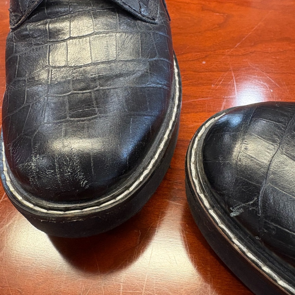 Black Crocodile Pattern Leather Boots - Picture 7 of 8